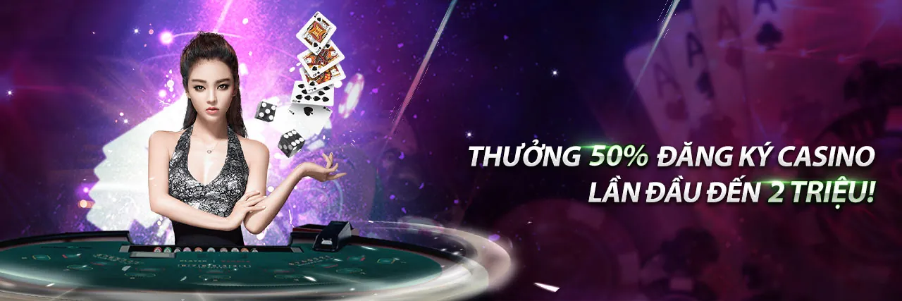 Hình ảnh chính về chiến lược Baccarat với chip và bài, thể hiện không khí chiến thắng tại rongvang68 khuyến mãi
